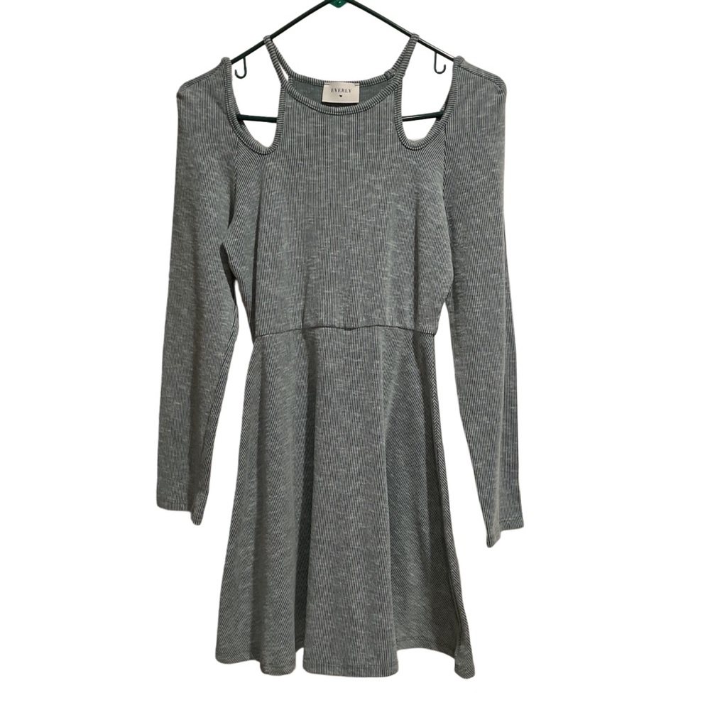 Everly Ribbed Cold‎ Shoulder Short Dress Green